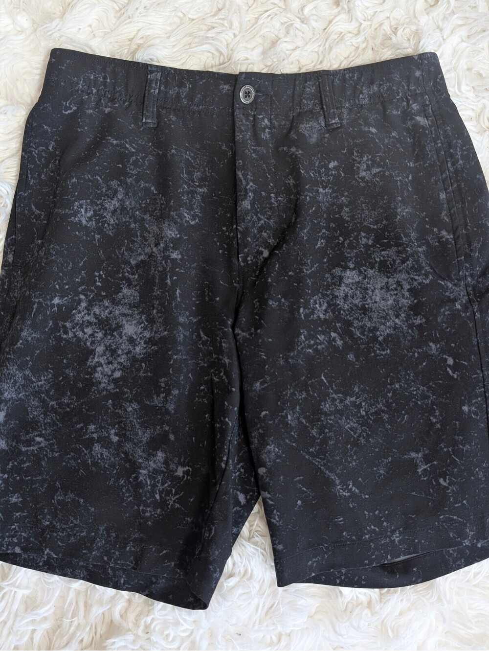 Under Armour Men's Black and Gray Patterned Athletic Shorts Size 32